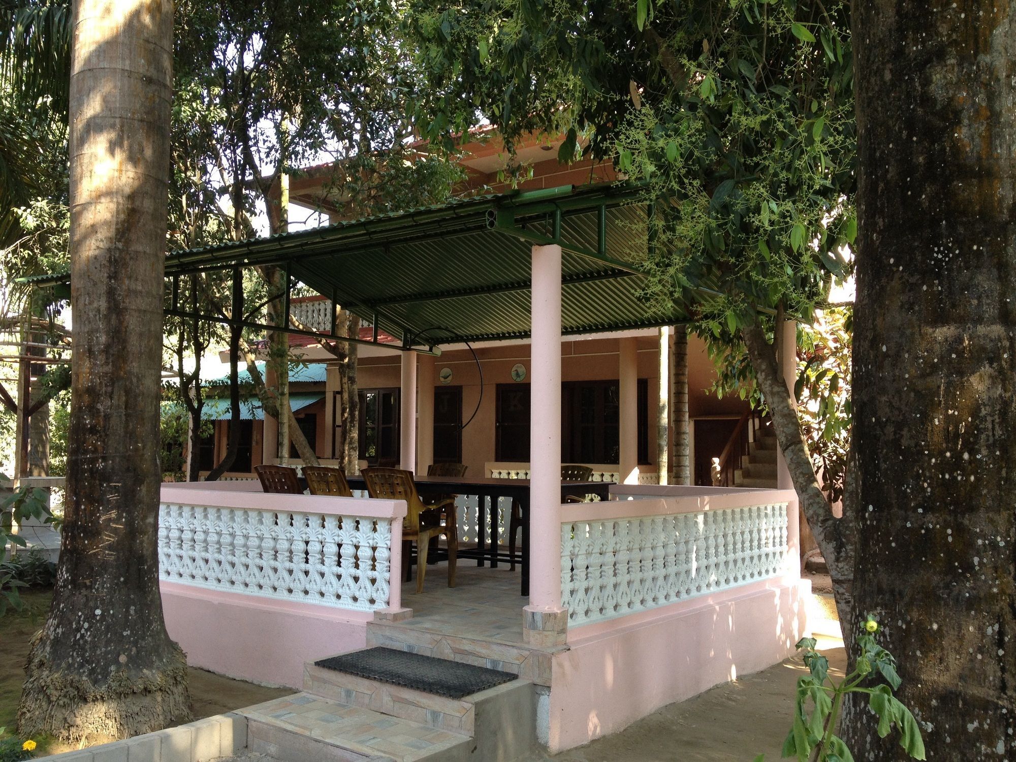 Ama Garden Sauraha Hotel Exterior photo